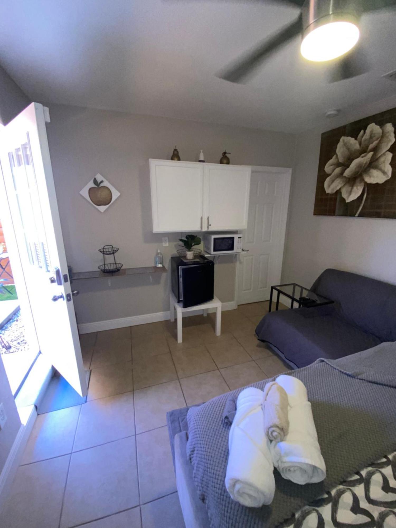 Luxurious Cozy Studio. Tampa Buitenkant foto